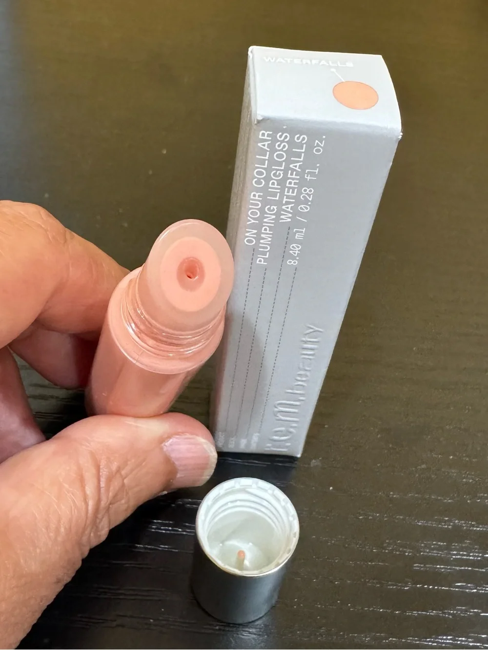 r.e.m. beauty Waterfalls Plumping Lip Gloss - Peach Pink